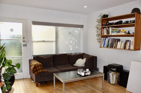 Photo of property in 2/27 Nikau Street, New Lynn, Auckland, 0600