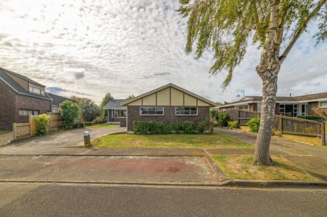 Photo of property in 17 Caulfield Place, Awapuni, Palmerston North, 4412