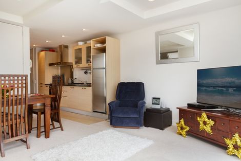 Photo of property in 16 Adams Avenue, Mount Maunganui, 3116