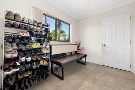 Photo of property in 16 Castlehill Court, Wattle Downs, Auckland, 2103