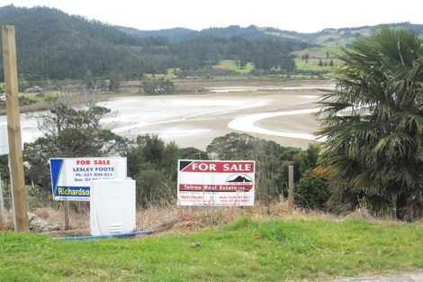 Photo of property in 20 Ridge Road, Tairua, 3508