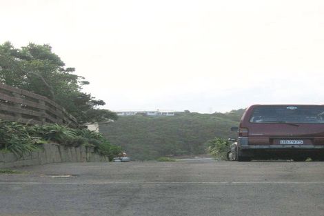 Photo of property in 19 Sunhaven Drive, Newlands, Wellington, 6037