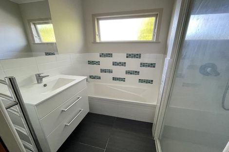 Photo of property in 3 Gahagan Way, Newlands, Wellington, 6037