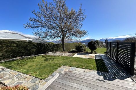 Photo of property in 21 Kennedy Crescent, Wanaka, 9305