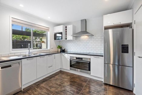 Photo of property in 25 Waitemata Drive, One Tree Point, 0118