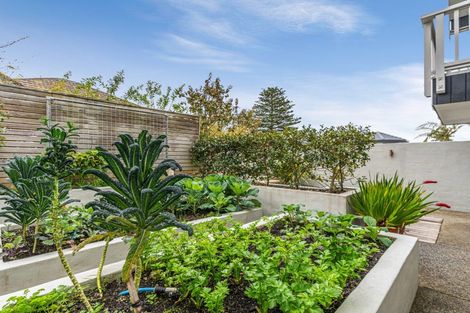Photo of property in 104a Stanley Point Road, Stanley Point, Auckland, 0624