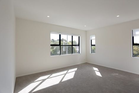 Photo of property in 46 Topliss Drive, Northcross, Auckland, 0632