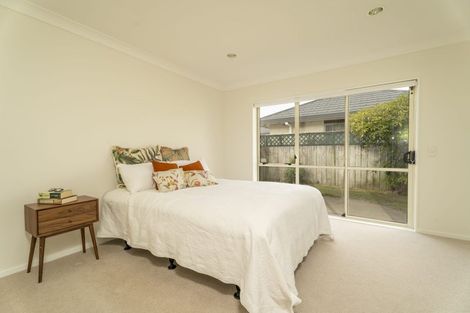 Photo of property in 17 Crown Hill, Paraparaumu, 5032