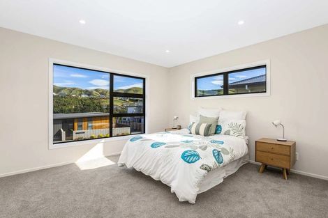 Photo of property in 41 Farnworth Terrace, Glenside, Wellington, 6037