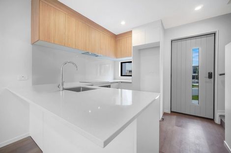 Photo of property in 18 Hoopers Road, Glen Eden, Auckland, 0602