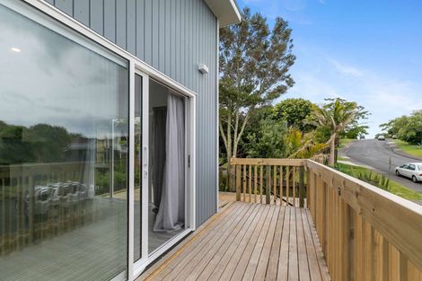 Photo of property in 15 Rosario Crescent, Red Beach, 0932
