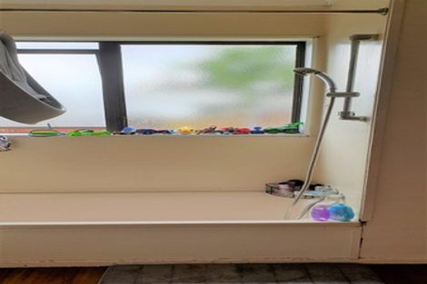 Photo of property in 1/8 Greenstone Place, Clover Park, Auckland, 2019