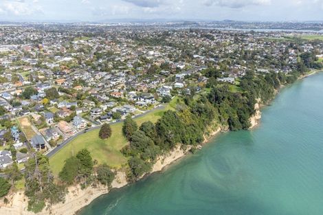 Photo of property in 75 Marine Parade, Mellons Bay, Auckland, 2014