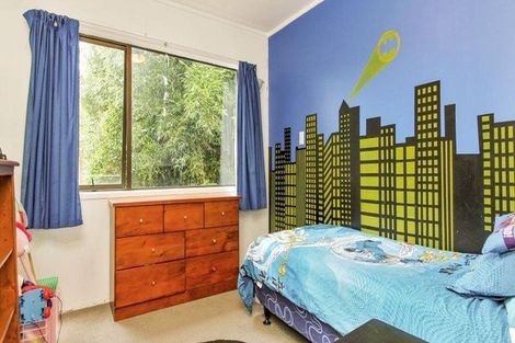 Photo of property in 16 Sylvan Crescent, Te Atatu South, Auckland, 0610