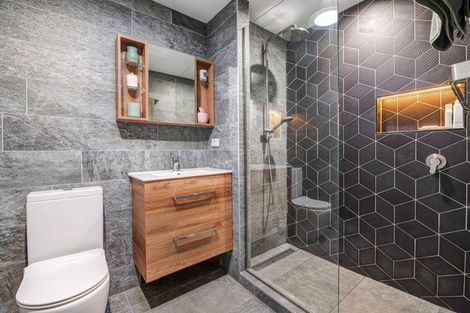 Photo of property in 4/13 Kaihu Street, Northcote, Auckland, 0627