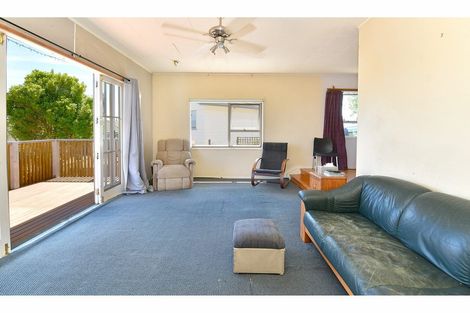 Photo of property in 11 Merida Place, Unsworth Heights, Auckland, 0632