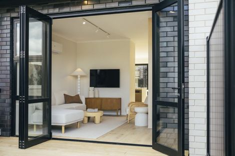 Photo of property in 7/664 Swanson Road, Swanson, Auckland, 0612