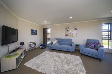 Photo of property in 76 Geneva Terrace, Kelvin Grove, Palmerston North, 4414