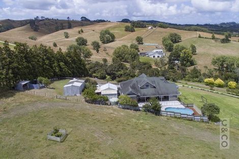 Photo of property in 913 Peak Road, Helensville, 0875