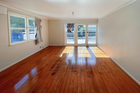 Photo of property in 15 Surrey Street, Manurewa, Auckland, 2102