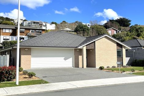 Photo of property in 17 Mooring Close, Whitby, Porirua, 5024