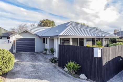 Photo of property in 28 Kirsten Place, Parklands, Christchurch, 8083