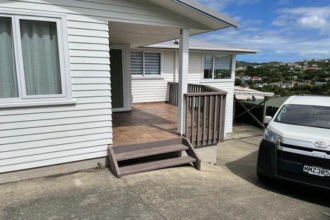 Photo of property in 16 Turville Crescent, Newlands, Wellington, 6037
