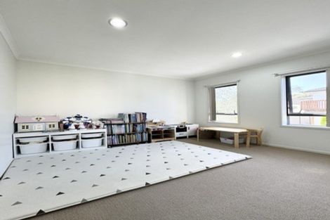 Photo of property in 61d Fields Parade, Oteha, Auckland, 0632