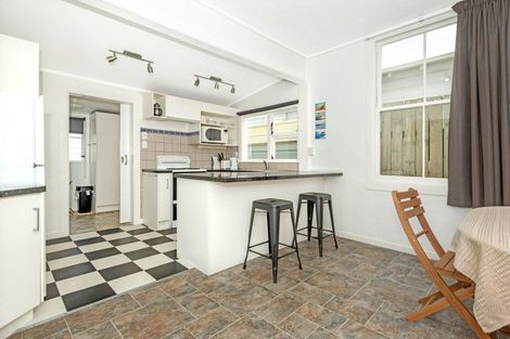 Photo of property in 64 Awapuni Road, Awapuni, Gisborne, 4010