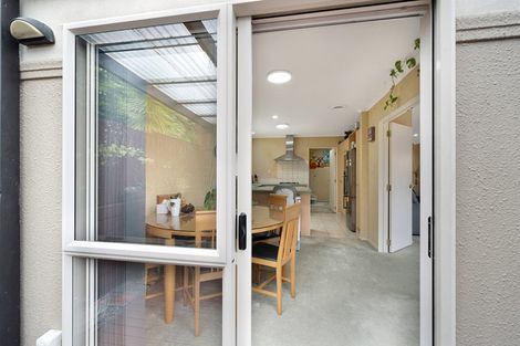 Photo of property in 10 Dainton Place, New Lynn, Auckland, 0600