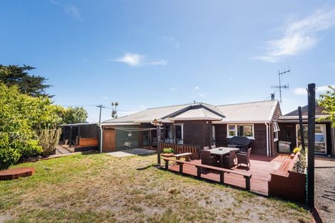 Photo of property in 11 Koura Street, Tangimoana, 4822