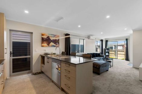 Photo of property in 13 Whareatua Avenue, Takanini, 2112