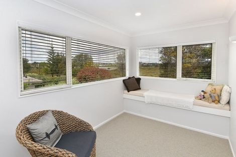 Photo of property in 168 Lakeside Drive, Orewa, 0931