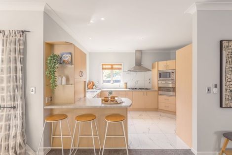 Photo of property in 16 Basil Place, Mount Pleasant, Christchurch, 8081