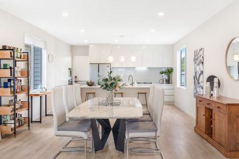 Photo of property in 10 Hedge Row, Sunnyhills, Auckland, 2010