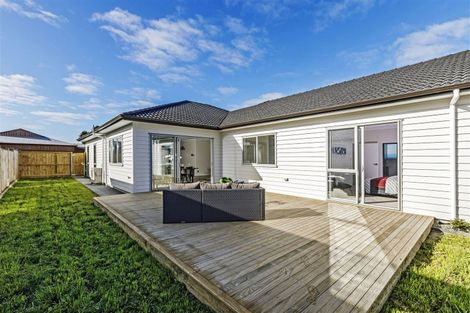 Photo of property in 18 Gilbransen Road, Kumeu, 0810