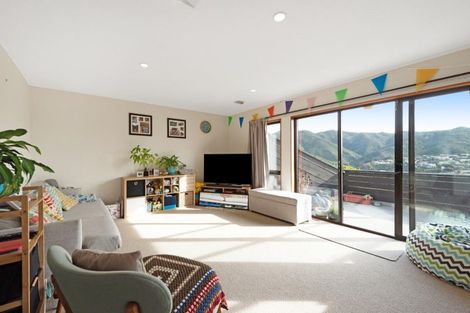 Photo of property in 16a Parklands Drive, Karori, Wellington, 6012