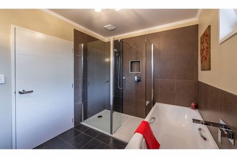 Photo of property in 2/4 Millhill Lane, Huntsbury, Christchurch, 8022