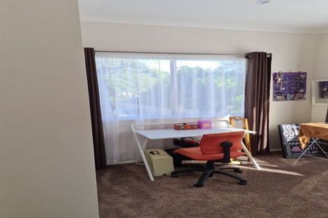 Photo of property in 71j Randwick Crescent, Moera, Lower Hutt, 5010