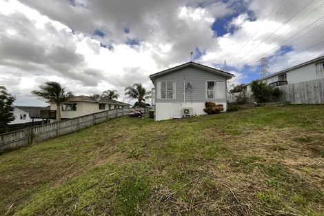 Photo of property in 15 Doone Place, Massey, Auckland, 0614