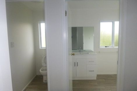 Photo of property in 30 Forest Hill Road, Henderson, Auckland, 0612