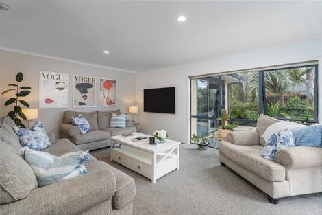 Photo of property in 31 Wells Place, Whitianga, 3510