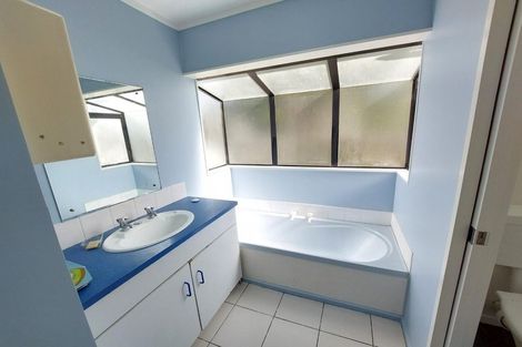 Photo of property in 10 Lacebark Court, Titirangi, Auckland, 0604