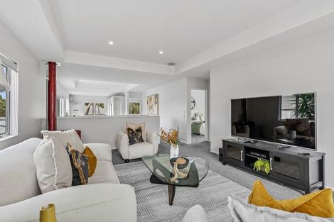 Photo of property in 5 Oystergrove Road, West Harbour, Auckland, 0618