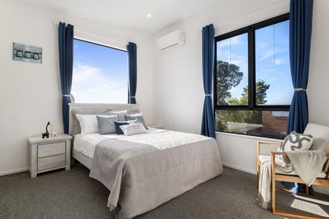 Photo of property in 61b Knights Road, Rothesay Bay, Auckland, 0630