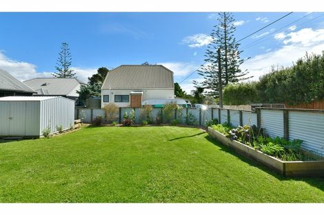 Photo of property in 30 Holiday Road, Stanmore Bay, Whangaparaoa, 0932