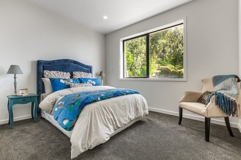 Photo of property in 8a Crispe Road, Clarks Beach, 2122