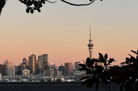 Photo of property in 1/5 Princes Street, Northcote Point, Auckland, 0627