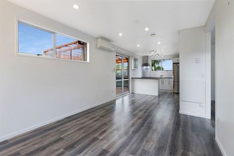 Photo of property in 62 Gallony Avenue, Massey, Auckland, 0614