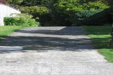 Photo of property in 5f2 Kingsbridge Place, Newlands, Wellington, 6037